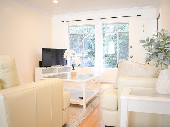 4th image of 938 6th St APT 6