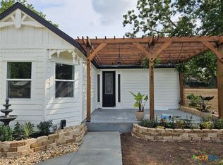 911 E Convent St, Victoria, TX 77901