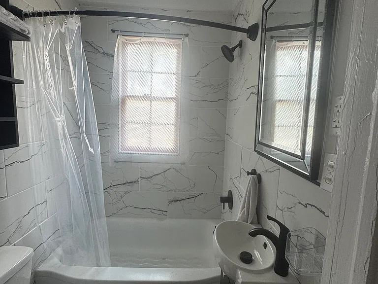 130 Clisby Pl — Photo 3