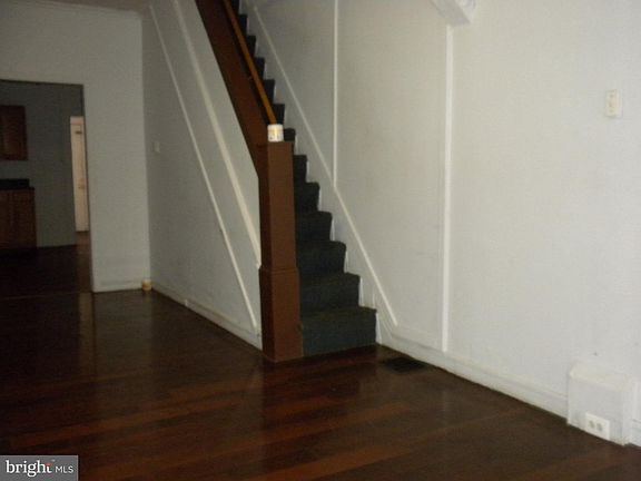 4th image of 131 N Streeper St