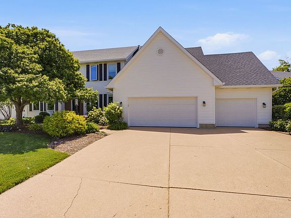 3rd image of 4620 Willow Wood Ct
