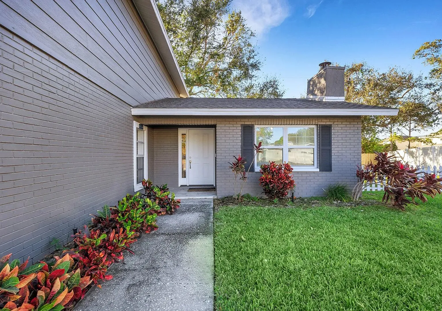 Coastal Living Starts Here! Spacious 3BR Seminole Home with Bonus Room & Backyard — Photo 2