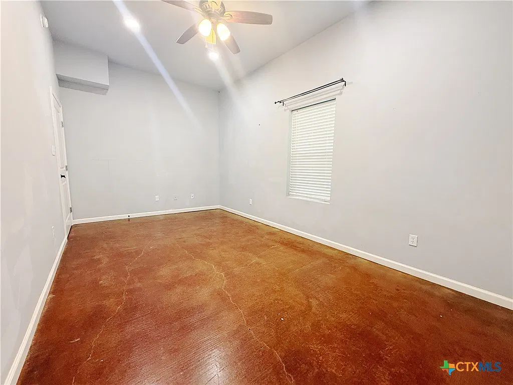 2 bed, 1.0 bath, 1298 sqft, $1,395 — Photo 4