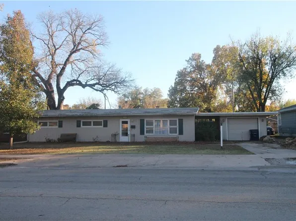 709 W Oak St, Independence, KS 67301