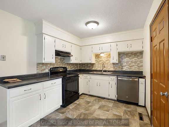 3rd image of 1019 S Lincoln Ave