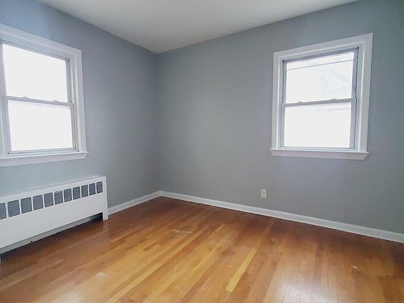 3rd image of 119 Hobart Ave #2E