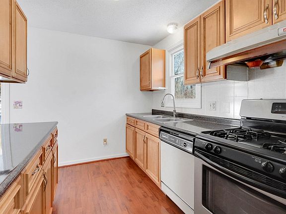 5th image of 143 Fieldston St