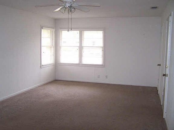 2nd image of 801 Woodlawn Dr