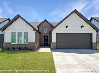 2412 W Birmingham St, Broken Arrow, OK 74011