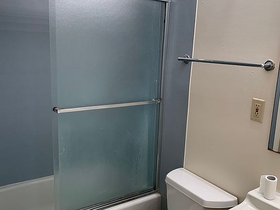 5th image of 4735 Ravenna Ave NE APT 4