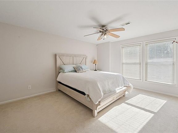 4th image of 9619 NE 100th St