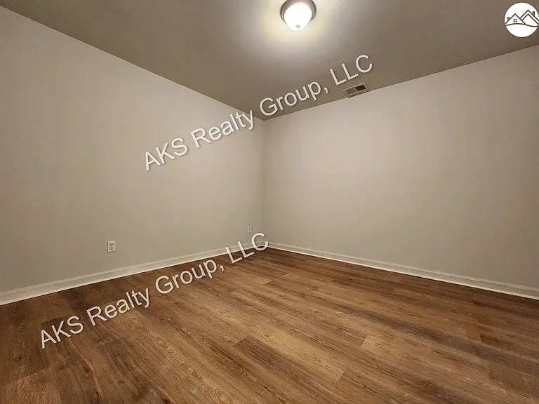 2269 Ridgemont Dr — Photo 17