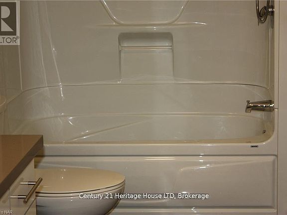 5th image of 238 Bertie St #1