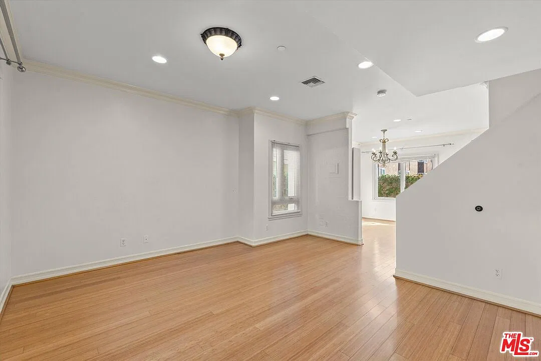 3 bed, 2.5 bath, 1445 sqft, $4,400 — Photo 3