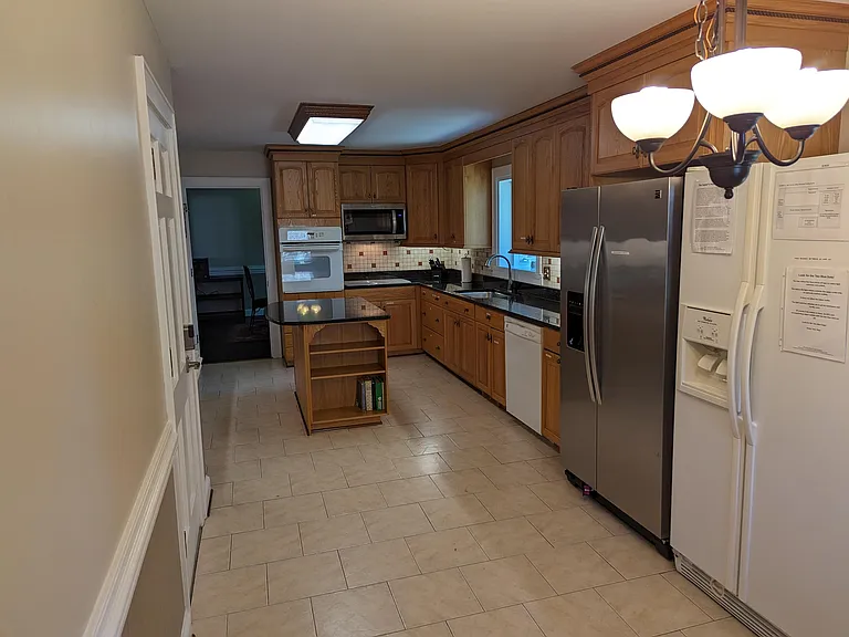 842 Spring Valley Dr — Photo 13