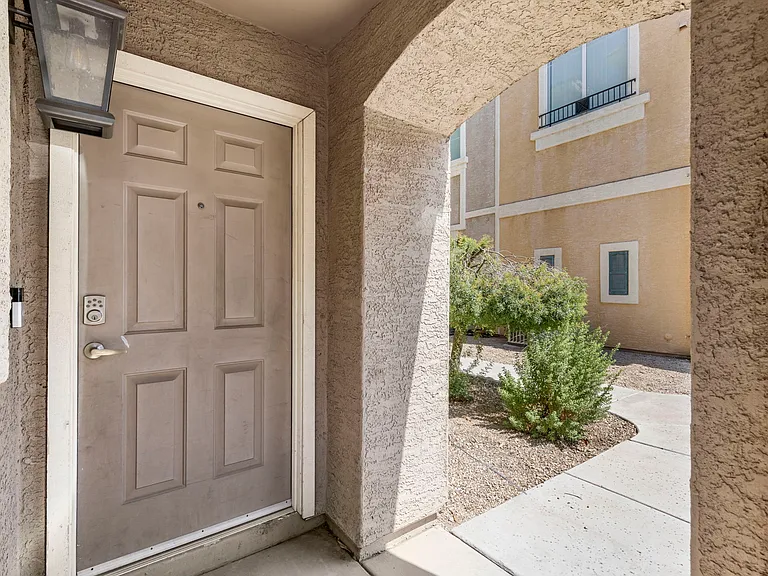 2450 W Glenrosa Ave #9 — Photo 4