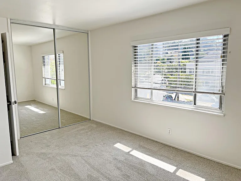 Capri Apartments — Photo 14