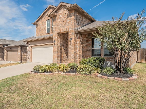 2nd image of 300 Oakbluff Dr