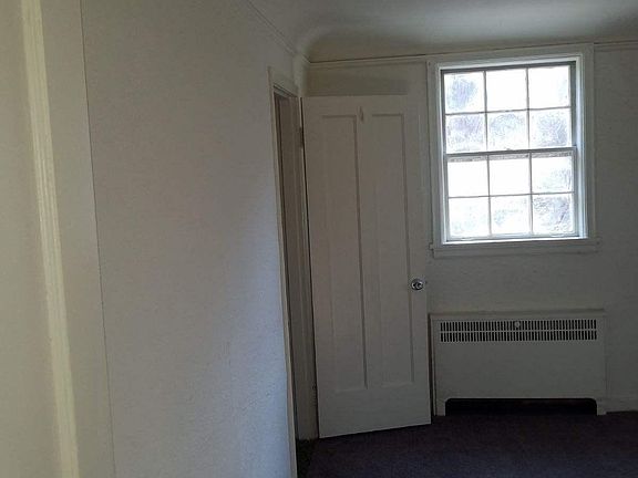 2nd image of 973 Debbe Ln APT 1
