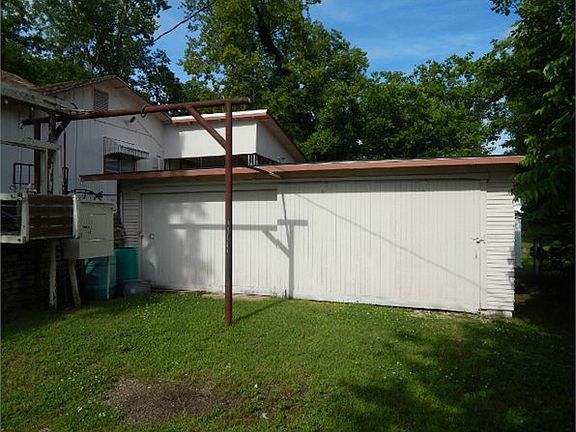 5th image of 304 N School St