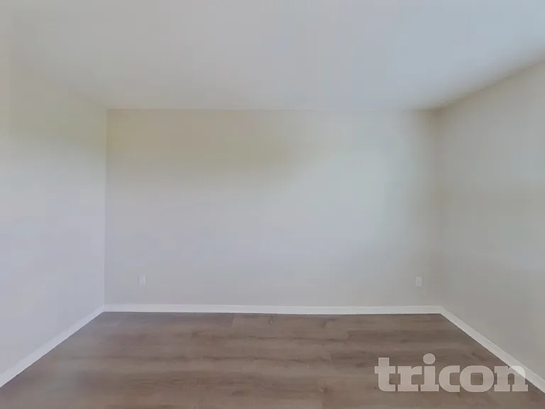 1287 Livingston Ave — Photo 7