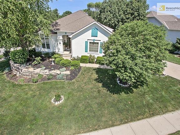 3rd image of 908 SW Haverford Ct
