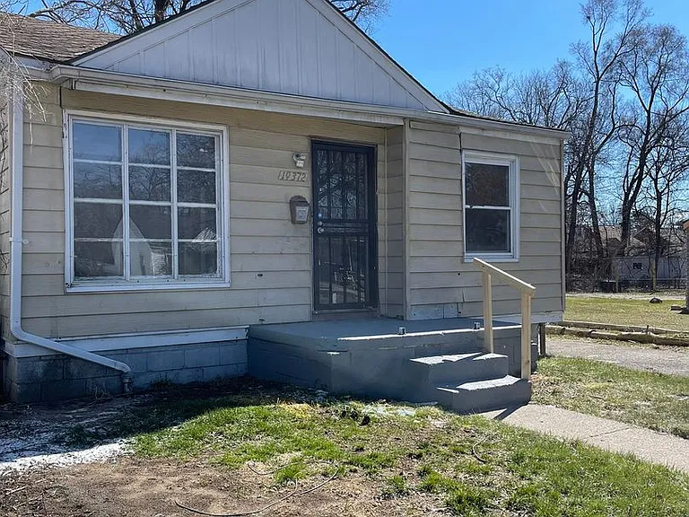 19372 Grandville Ave — Photo 11