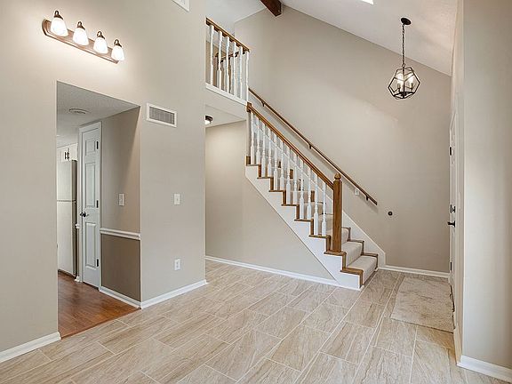 Bright vaulted entry 