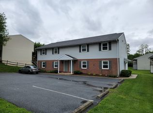 62 Akron Rd, Ephrata, PA 17522