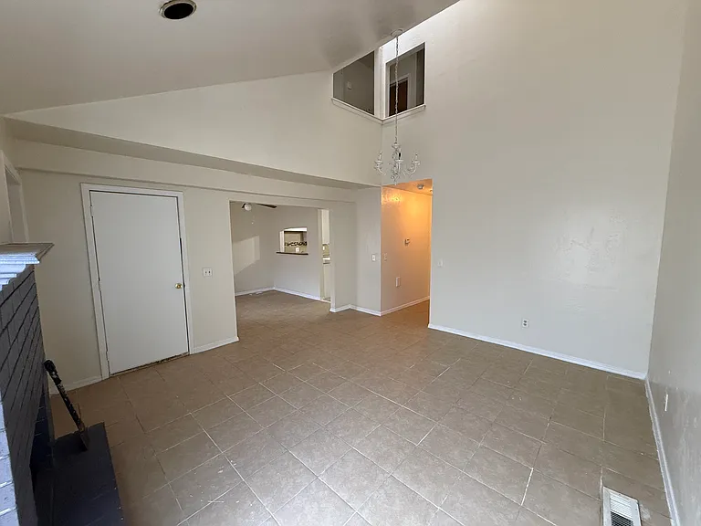 413 NE 115th St — Photo 15