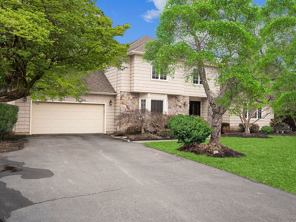 1st image of 30 Laurel Wood Dr
