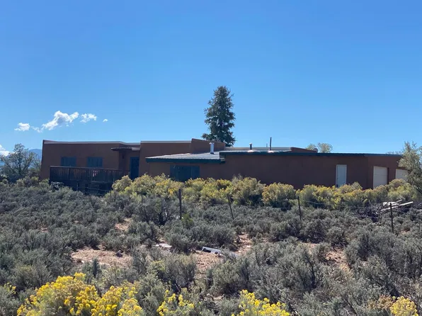 3 Llama, El Prado, NM 87529