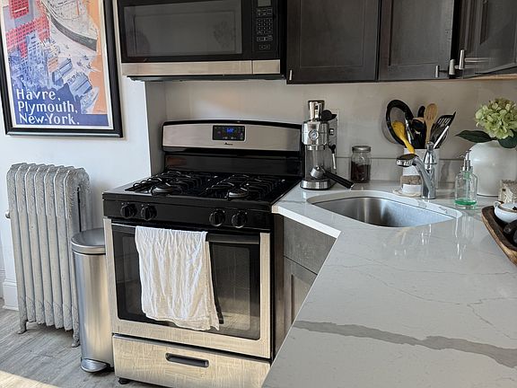 3rd image of 1906 N Lincoln Park W APT 2S