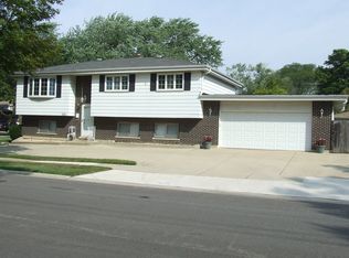 326 W Diversey Ave, Addison, IL 60101