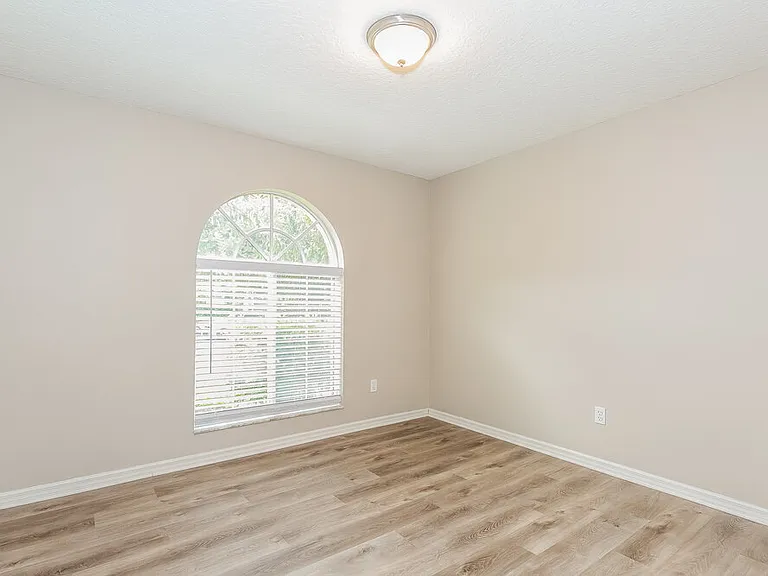 2221 Heathwood Cir — Photo 11