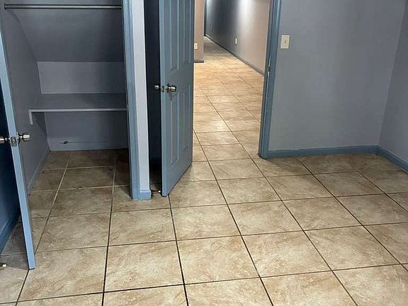 4th image of 2832 Parkwood Ave