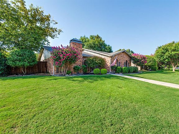 3rd image of 453 Woodway Dr