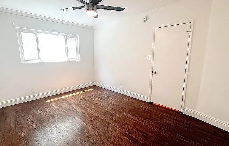 1023 N Hayworth Ave #5 — Photo 5