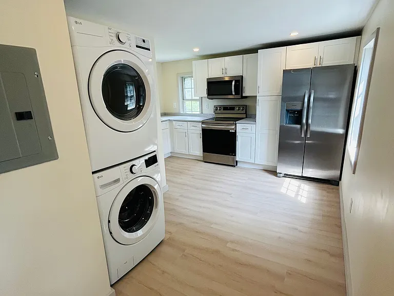 50 King St #3 — Photo 6