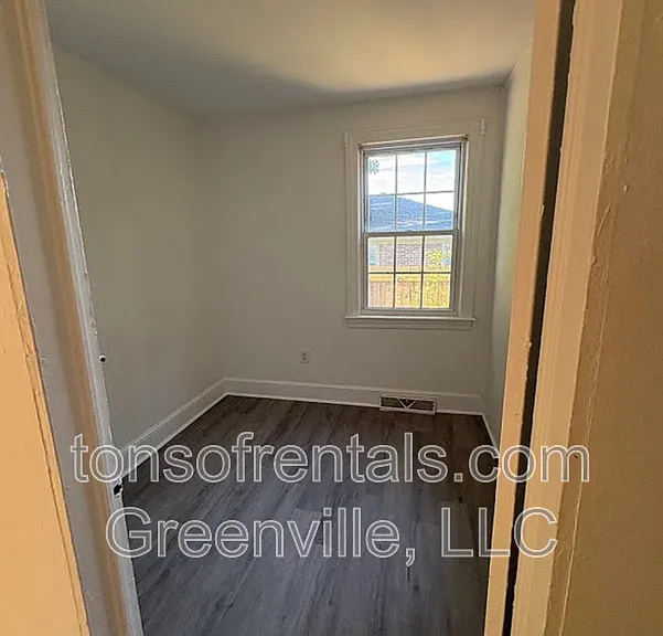 37 Holmes Dr — Photo 9