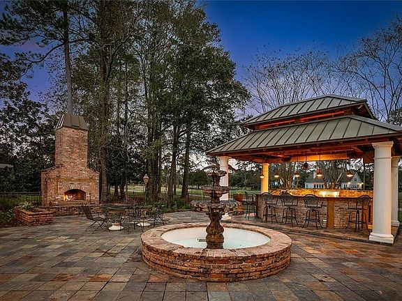 5th image of 553 Beau Chene Dr