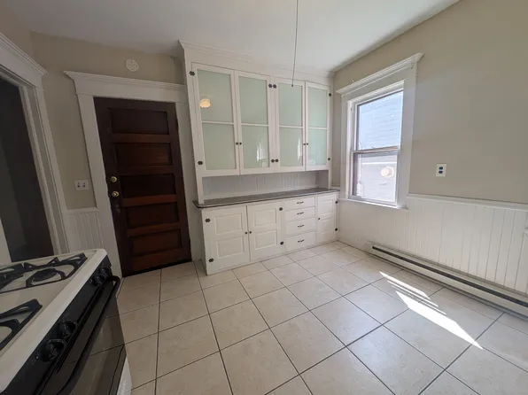 39 College St APT 3, Buffalo, NY 14201