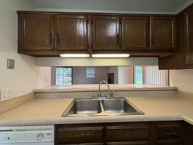 124 E Saltwood Pl — Photo 5