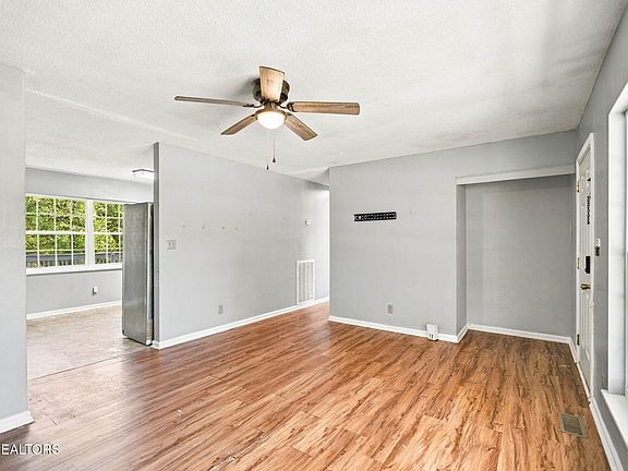 3rd image of 326 Grady Rd