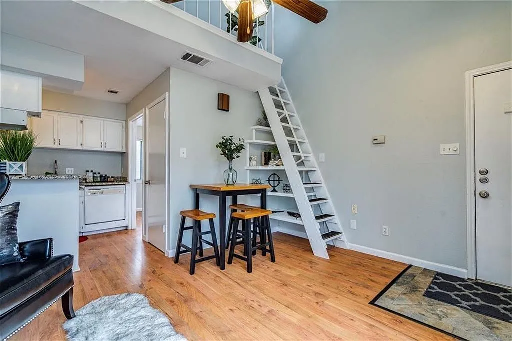 1 bed, 1.0 bath, 456 sqft, $1,395 — Photo 2