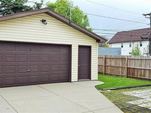 4th image of 64 Marjorie Dr
