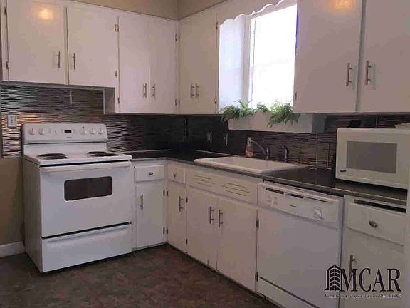 3rd image of 612 Rosewood Ave