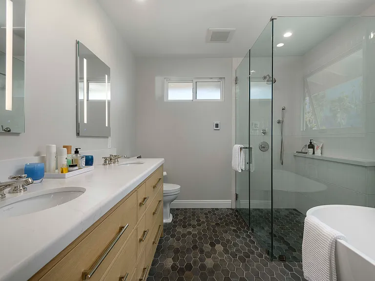 1521 Crestline Dr — Photo 10