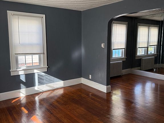 4th image of 2406 Ballentine Blvd