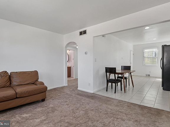4th image of 2801 Woodland Ave